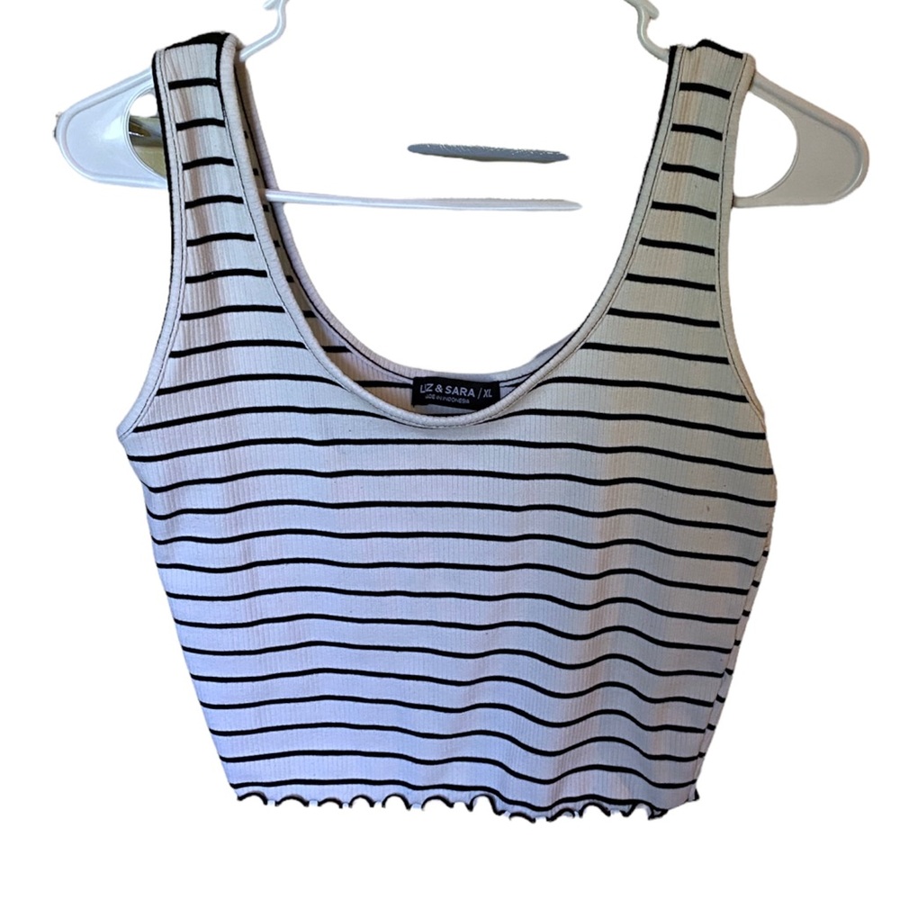 Liz and Sara black and white Striped cropped tank top size XL